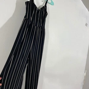Express Jumpsuit gestreift XS schwarz weiß ärmellos weites Bein Party Freizeit süß - Bild 1 von 10