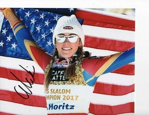 SLALOM SKIIER MIKAELA SHIFFRIN SIGNED HOLDING FLAG 8X10 - Picture 1 of 1