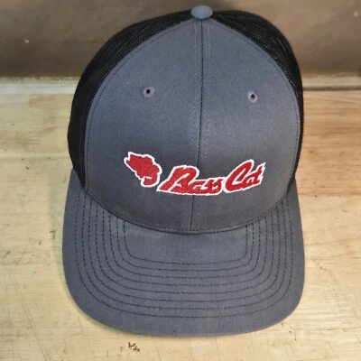 BASS CAT BOATS - NEGRO/BLANCO/GRIS STRAPBACK MALLA CAMIONERO/SOMBRERO DE PESCA Foto 1 de 4