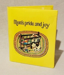 MOM's PRIDE & JOY Vintage Pocket Photo Album 1970s Wooden Cradle Dog Doll - Bild 1 von 12