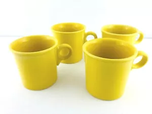 Juego de 4 tazas amarillas Homer Laughlin HLC vintage Fiestaware - Imagen 1 de 5