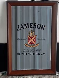 Insegna da parete specchio whisky irlandese Jameson vintage cornice legno 18" x 12" uomo grotta pubblicità - Foto 1 di 6
