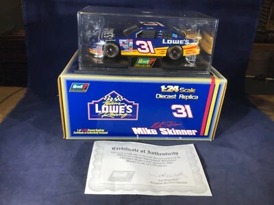 Q4-1 МАЙК СКИННЕР # 31 LOWE'S 1998 CHEVY MONTE CARLO - REVELL - Изображение 1 из 4