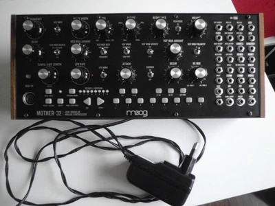 Moog Mother-32 halb Modular Synthesizer - Bild 1 von 4