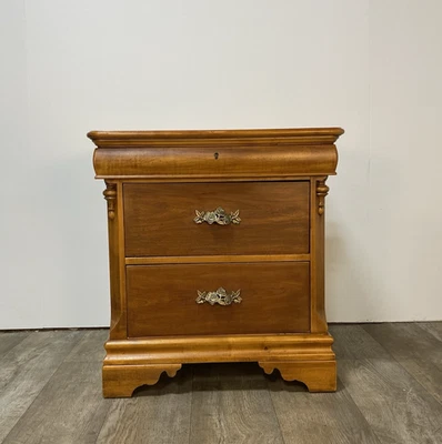 Mesita de noche Lexington Furniture Betsy Cameron Foto 1 de 4