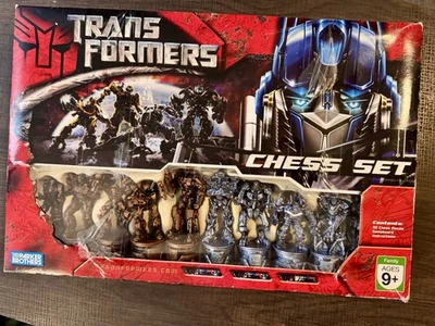 TRANSFORMERS V.S. DECEPTICONS Chess Set 2007 Hasbro Parker Brothers Paramount - Image 1 of 4