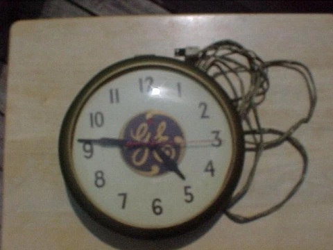 Vintage 9" GE Gold Tone Industrial ?? Wall Clock Model 1H1008 Cover