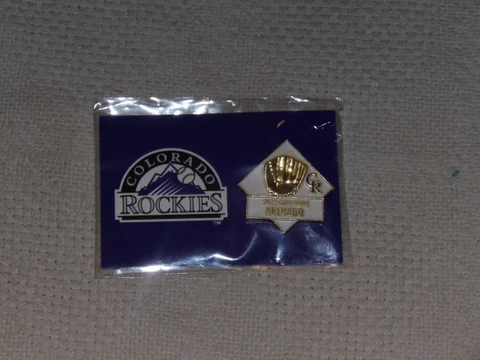 MLB Colorado Rockies Nolan Arenado Commemorative 2015 Gold Glove Pin SGA New Cover