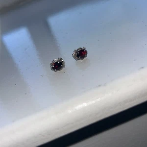 Cute Little Garnet Stud Earrings vintage - Picture 1 of 6