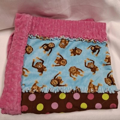 Edredón de bebé 30x45 hecho a mano con monos Foto 1 de 3