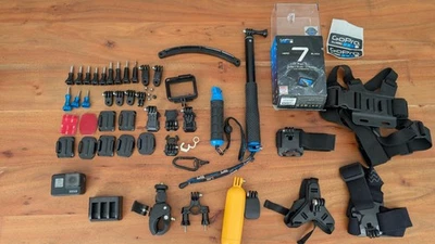 GoPro Hero 7 Black 4K Action Cam mit viel Zubehör - Bild 1 von 4