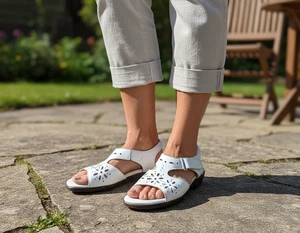 SAS Sunburst Heel Strap Sandals White Tripad Comfort Chunky Heel Size 5.5M - Picture 1 of 15