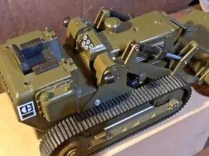 Caricatore cingolato vintage Conrad NZG Caterpillar 1081 verde con scatola realizzata in Germania - Foto 1 di 12