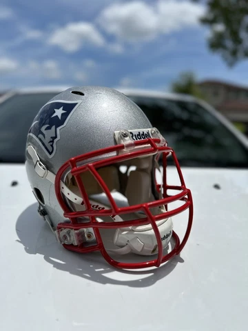 NEW ENGLAND PATRIOTS AARON HERNANDEZ CUSTOM RIDDELL REVO FULL SIZE HELMET Cover