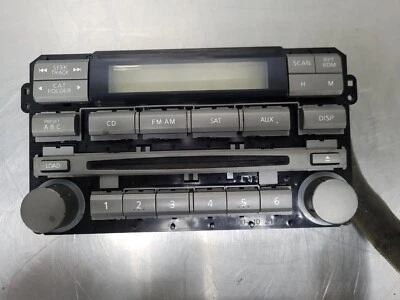 Nissan Titan 2006 montado en el tablero delantero AM-FM pantalla de CD de 6 discos audio radio control Foto 1 de 4