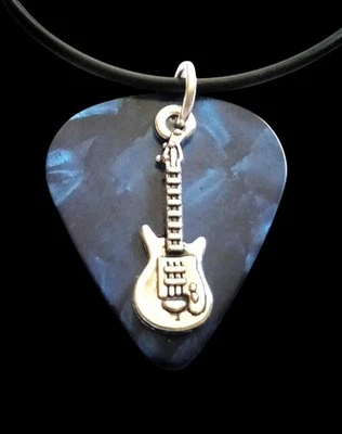 Collar Selección Guitarra Eddie Munson Azul Marino Oscuro Stranger Things Netflix Réplica Foto 1 de 2