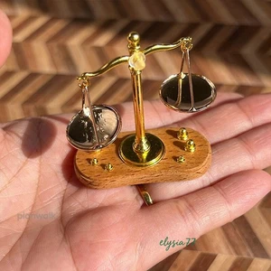 Accesorios Escala 1/12 Casa de Muñecas Retro Miniaturas Violín Globo Balance Adornos - Imagen 1 de 11