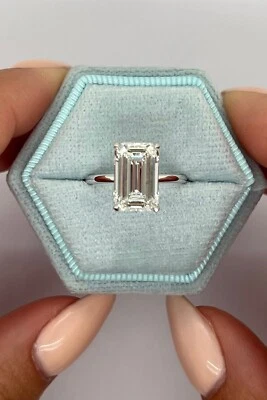 5.00 Carat Emerald Cut IGI CERTIFIED E Color VVS2 Clarity Diamond Solitaire Ring - Image 1 of 4