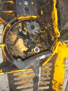 McCulloch Hardware 3200, 3214, 3216, 3218 3500 3514 3516 3518 Schrauben plus Bremse  - Bild 1 von 1