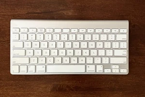 GENUINE Apple OEM Wireless Bluetooth Keyboard A1314 Mac Aluminium TESTED! - Picture 1 of 3