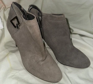 Vince Camuto Vernaya Bootie Size 8M GRAY - Picture 1 of 10