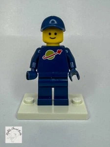 New - LEGO Dark Blue Torso Classic Spaceman Minifigure With Hat (Lego Store BAM) - Picture 1 of 3