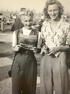 (AcB) Photograph Snapshot 2 Beautiful Women Blondes At Racetrack Horse Track - Picture 1 of 3