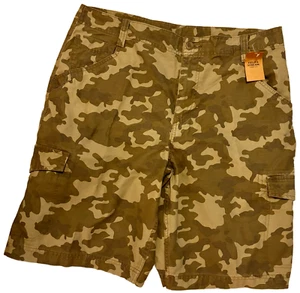 Field & Stream Men's Size 36 Camouflage Cargo Shorts New with Tags - Picture 1 of 3