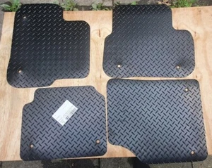 Landrover Discovery Sport 2015-20 Black Rubber Tailored Car Mats Cheque Plate - Picture 1 of 8
