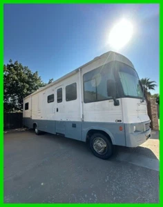 2004 Winnebago Brave 32V 33ft Class A 8.1L V8 Generator 2 AC's 2 Slides Sleeps 6 - Picture 1 of 12