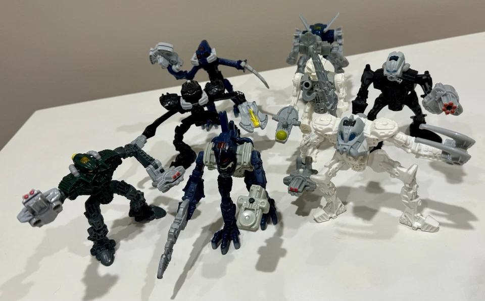 Juego de 8 figuras de juguete Happy Meal LEGO BIONICLE 2006-2007 McDonald's Foto 1 de 4