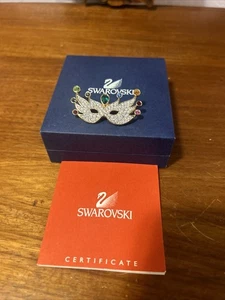 PIN MÁSCARA MARDI GRAS CRISTAL PAVÉ SWAROVSKI FIRMADO ~ BROCHE RETIRADO RARO NUEVO - Imagen 1 de 12