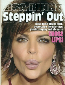 STEPPIN OUT - LISA RINNA COVER - REAL HOUSEWIVES - Picture 1 of 1
