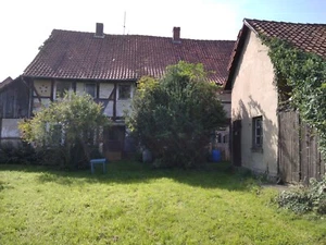 Altbau auf großem Grundstück mit Nebengebäude - Bild 1 von 6