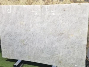 Mesa de centro/encimeras de cuarzo blanco con losas de canicas - Imagen 1 de 12