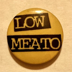 LOW MEATO VINTAGE 80'S PIN ULTRA RARE CLASSIC LOGO LETTERING PUNK ROCK - Picture 1 of 2