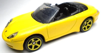 2012 MATCHBOX PORSCHE 911 CARRERA CABRIOLET AMARELO 1:59 FUNDIDO 2 7/8" CARRO PRETO - Imagem 1 de 4