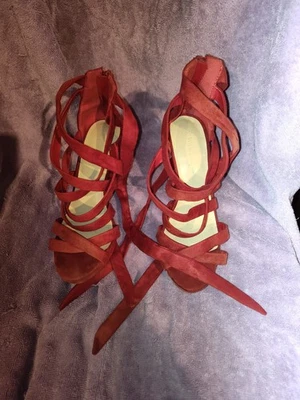 Tacones Wild Diva Lounge con tiras al tobillo talla 7,5 Foto 1 de 4