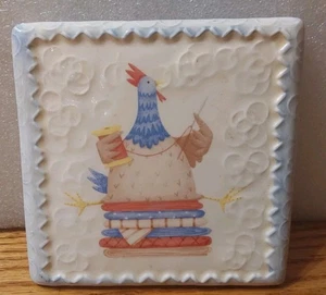 Debbie Mumm JoAnn Fabrics Sewing Rooster Hen Ceramic Tile Coaster Trivet 4.5'' - Picture 1 of 3
