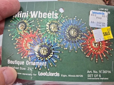 LeeWards MINI RUEDAS Hace 6 De Colección Lentejuelas Cuentas Navidad Adorno Kit Abierto Foto 1 de 4