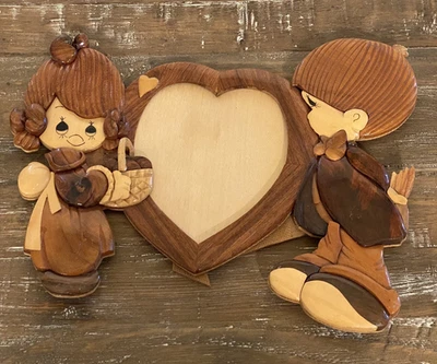Marco de fotos vintage de intarsia tallado en madera niño niña corazón 12x9 pulgadas Foto 1 de 4