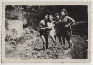 Original. Cuarteto de nadadores de la década de 1950, instantánea - Imagen 1 de 2