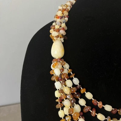 Collar Sajen Crema Ágata Cuarzo Piedra y Ámbar Multihilo, Sin Firmar Foto 1 de 4