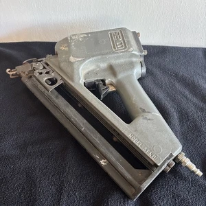 Not Working Vtg SENCO Sfn2B (GB0212) 1 1/2"-2 1/2" Strip Nails 15 Gauge 34/35° ￼ - Picture 1 of 6