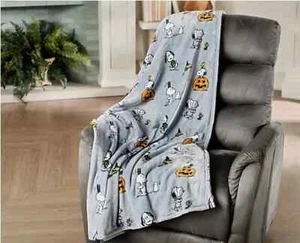 Berkshire Decke 55"x70" Halloween/Ernte Erdnüsse Überwurf - Snoopy Kostüm - Bild 1 von 4