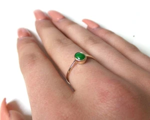 ANILLO DE JADE ORO AMARILLO 14K OVALADO NATURAL CABACHÓN JADE ANILLO DELICADO - Imagen 1 de 9