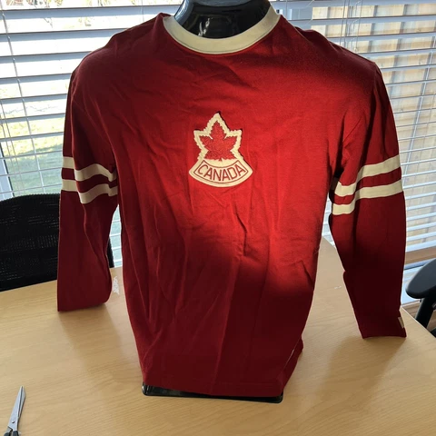 RARE Team Canada Hockey Roger Edwards Sport Beautiful! Like New Size Small Cover