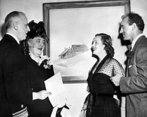 BETTE DAVIS & WILLIAM GRANT SHERRY 8x10 still at American British Center -- Q155 - Picture 1 of 1