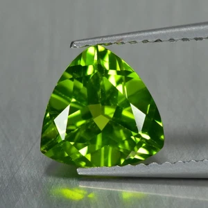 1.75Ct Trillion Cut_Incredible Sparkles 100% Natural Green Peridot - Picture 1 of 1