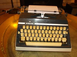 Antique LATE 1965 Adler J5 MANUAL PORTABLE TYPEWRITER German Made - Picture 1 of 2